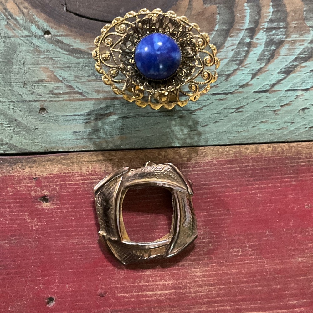 2 Vintage Scarf Clips